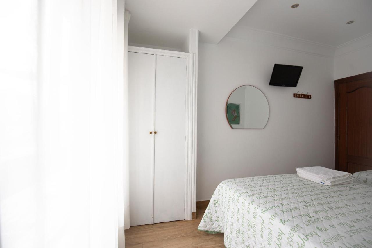Pension Angelines, Sneuu Hostel Santander Esterno foto