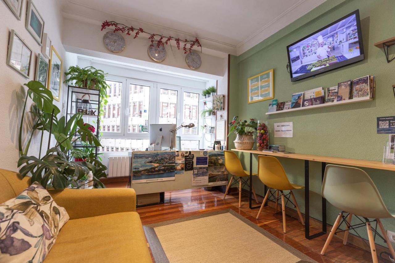 Pension Angelines, Sneuu Hostel Santander Esterno foto