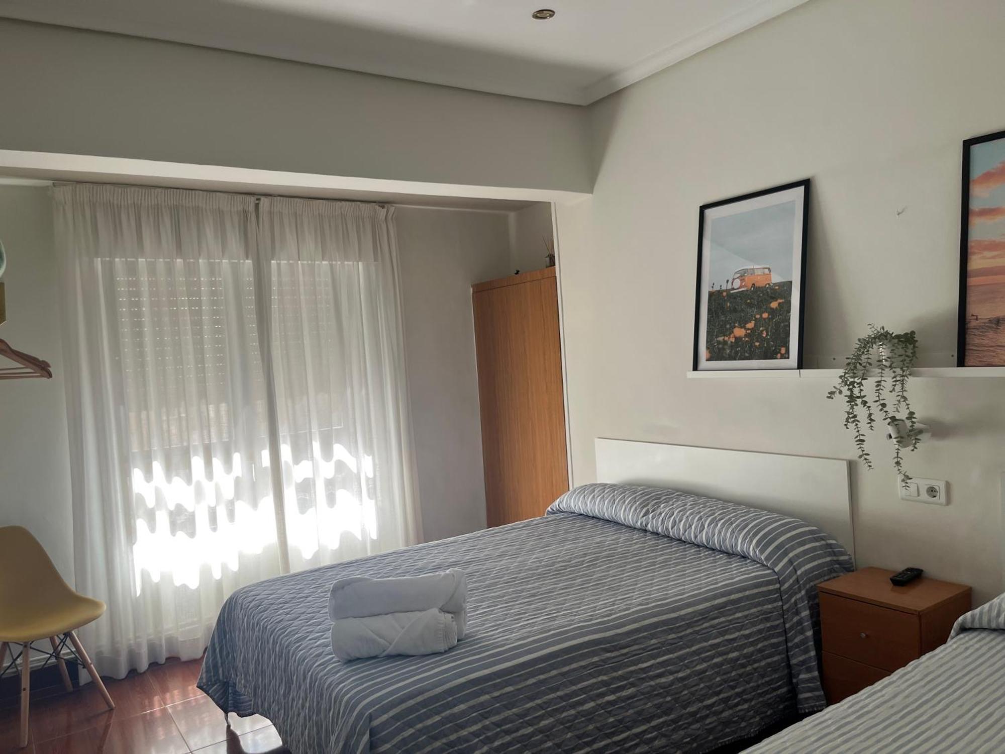 Pension Angelines, Sneuu Hostel Santander Esterno foto