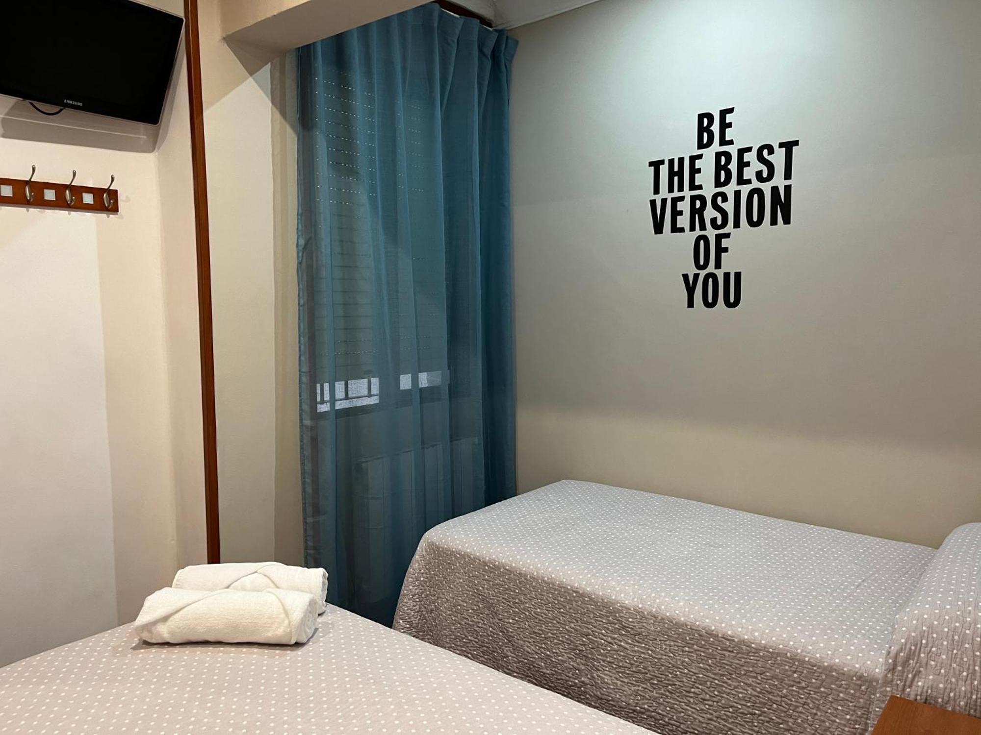 Pension Angelines, Sneuu Hostel Santander Esterno foto