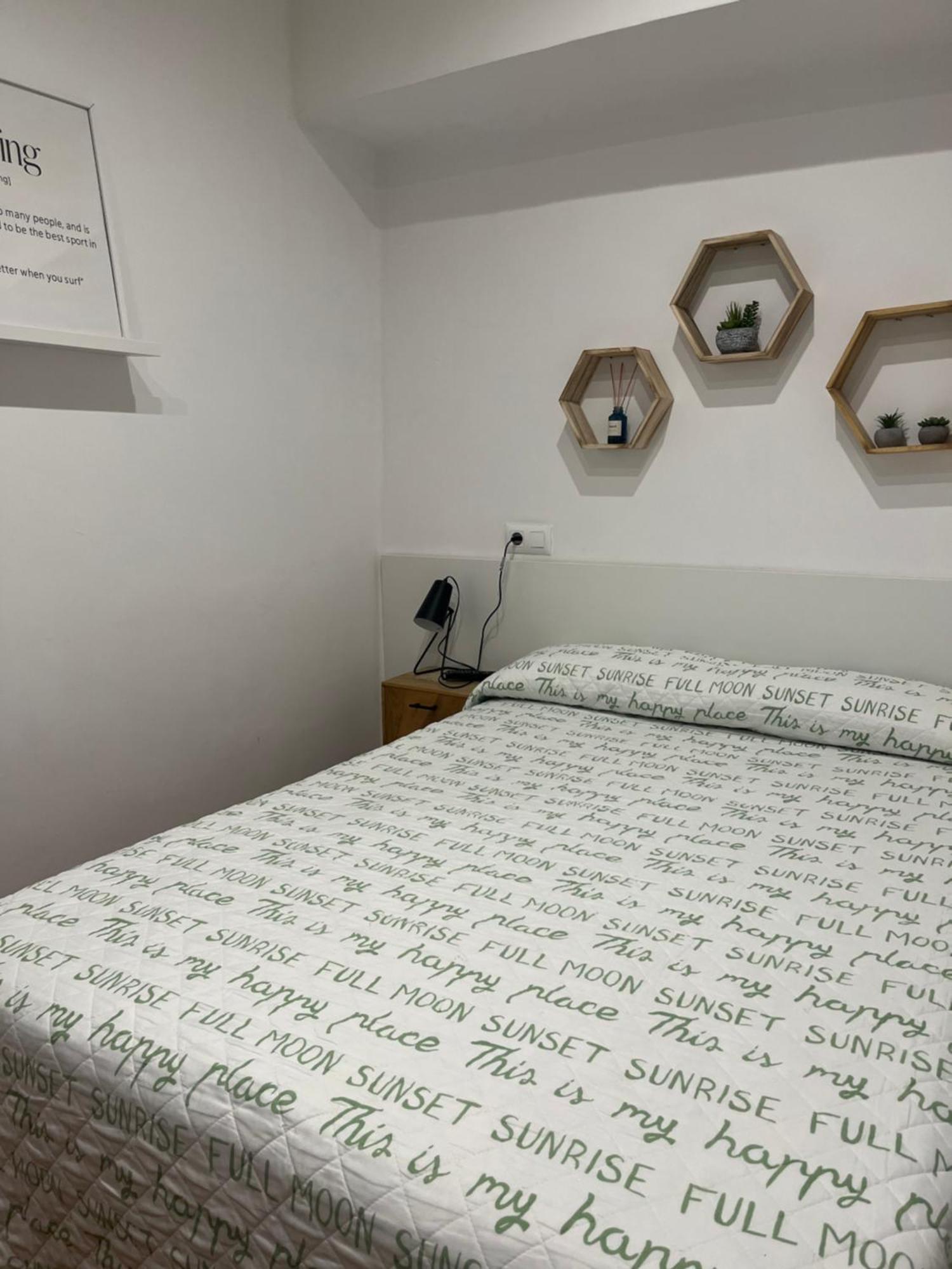 Pension Angelines, Sneuu Hostel Santander Esterno foto