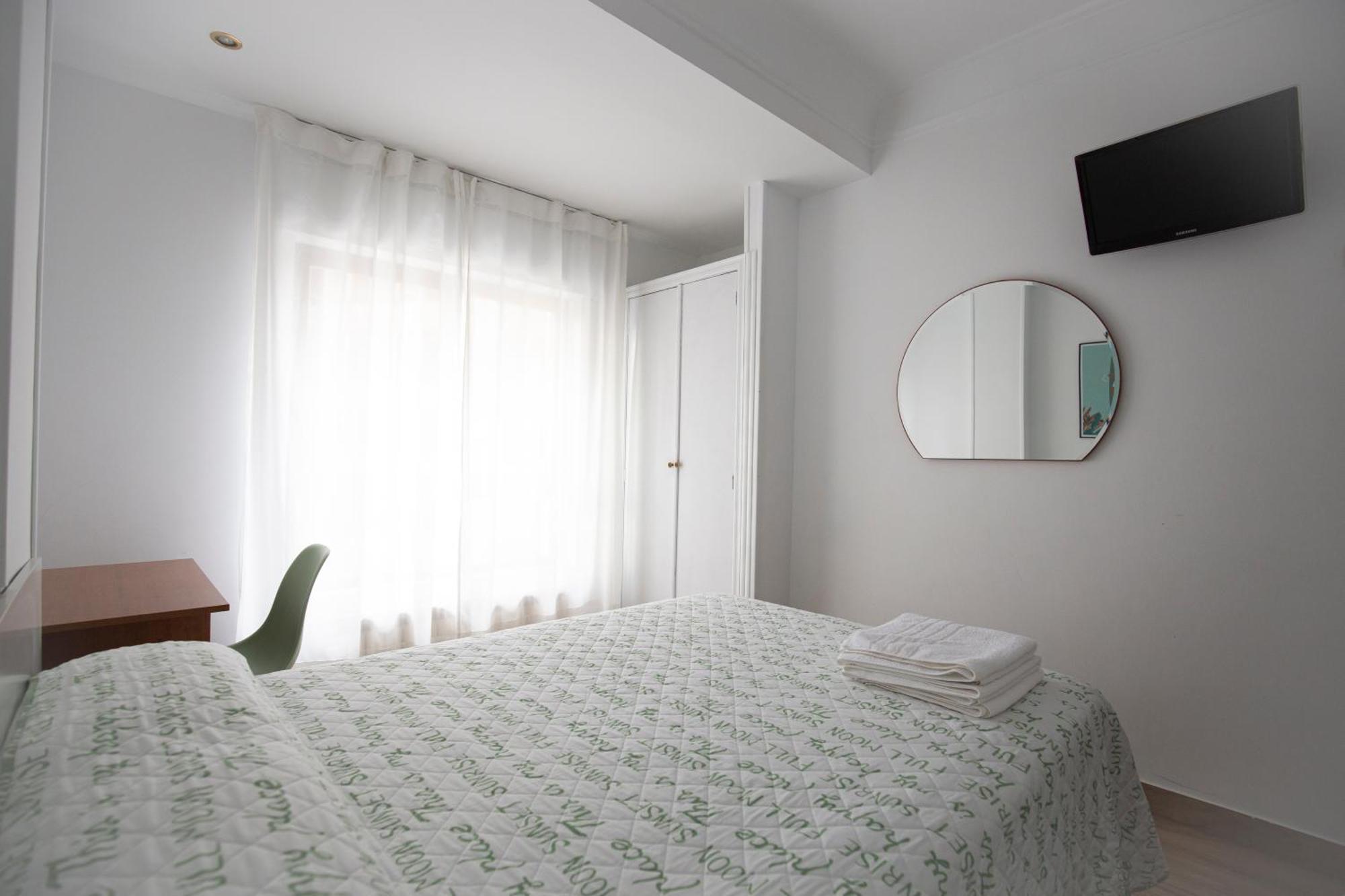 Pension Angelines, Sneuu Hostel Santander Esterno foto